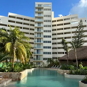 calypso-hotel-cancun.quintano-roohotels.com/